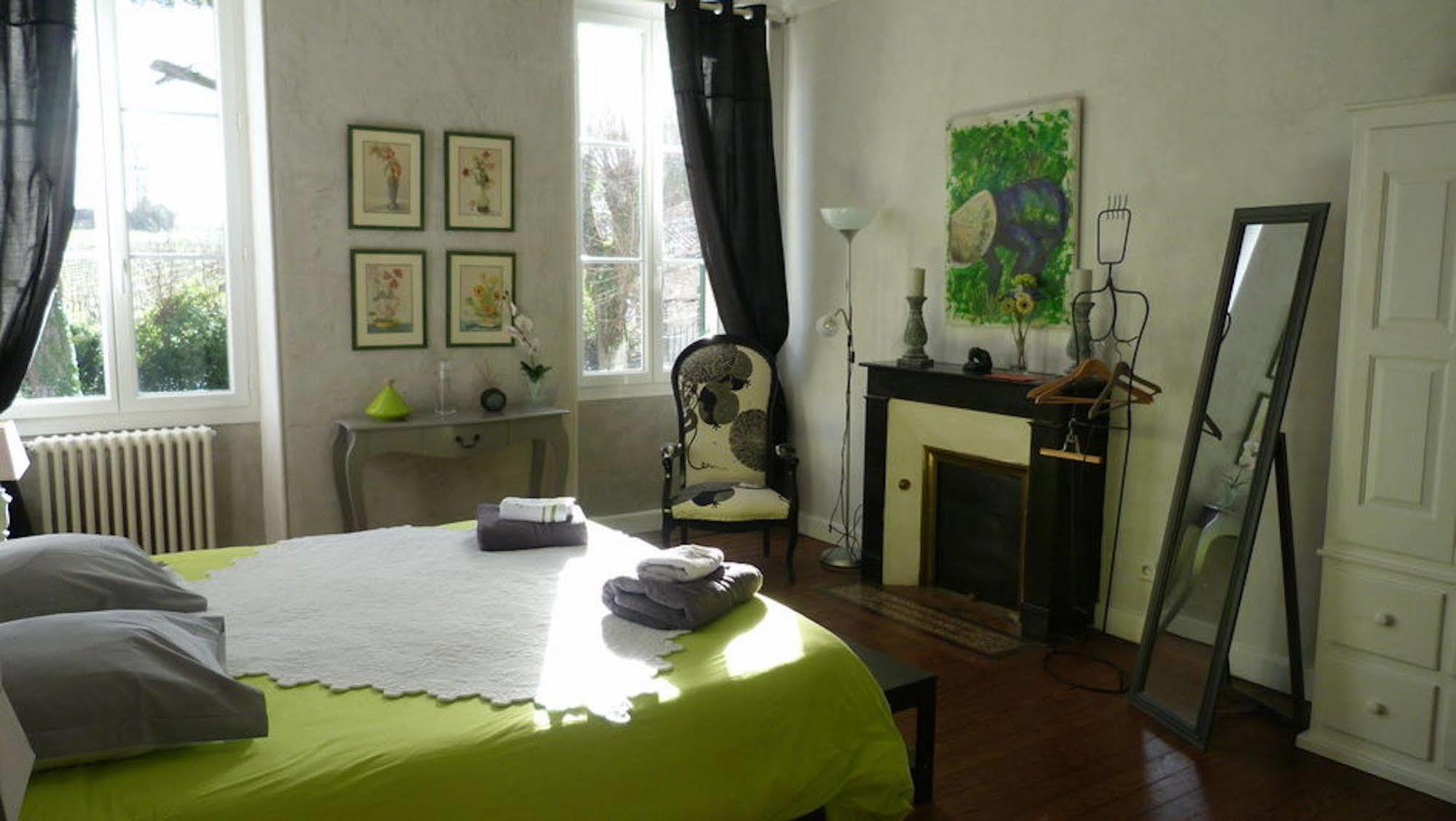 Domaine Des Deux Cedres Bed & Breakfast Gauriac Exterior foto