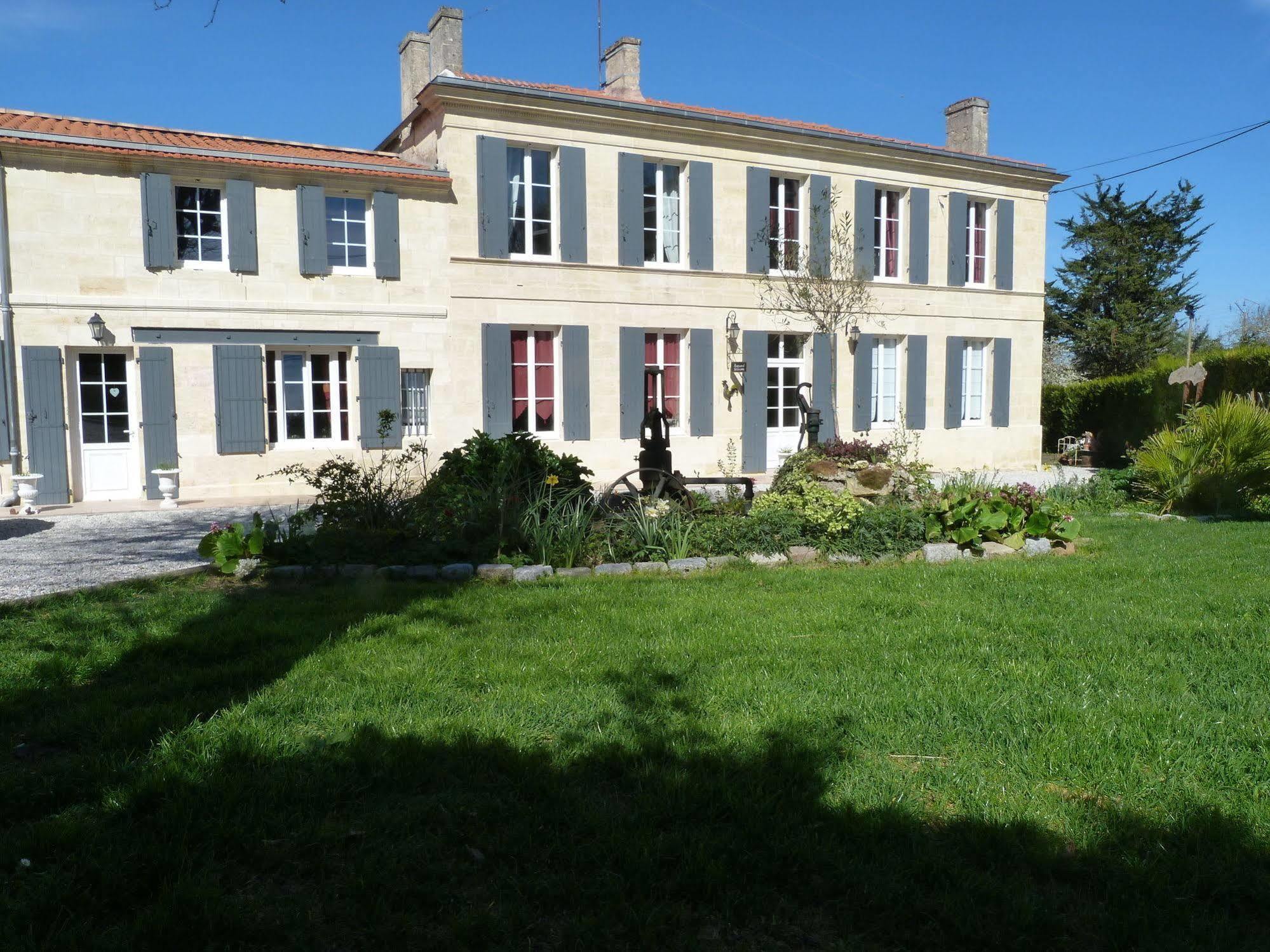Domaine Des Deux Cedres Bed & Breakfast Gauriac Exterior foto