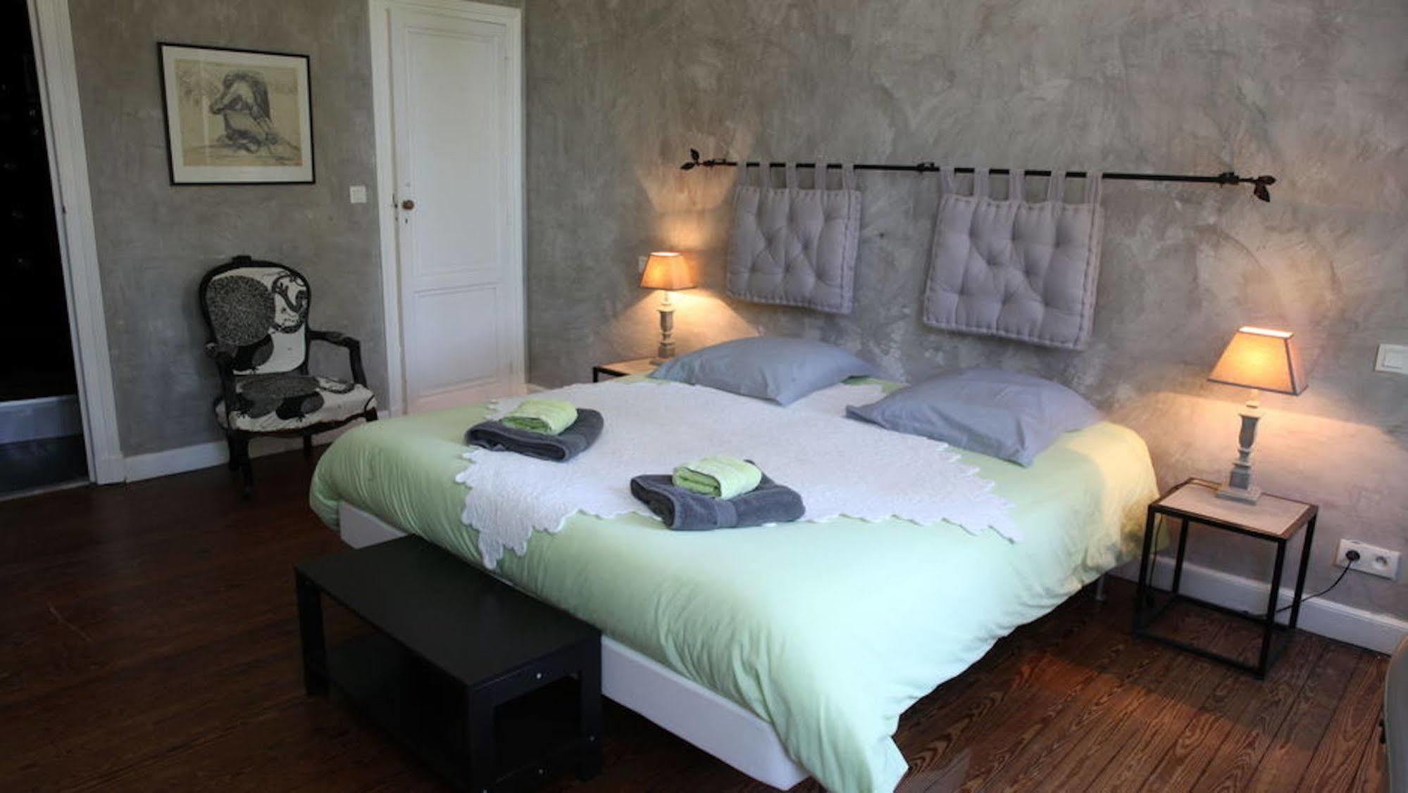 Domaine Des Deux Cedres Bed & Breakfast Gauriac Exterior foto